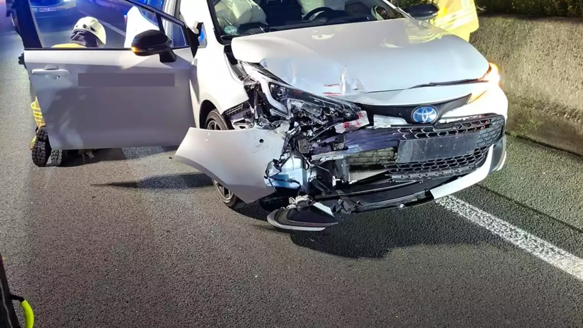 FW-Greven: Zwei verletzte Personen nach Unfall auf BAB 1. - Bild: presseportal.de