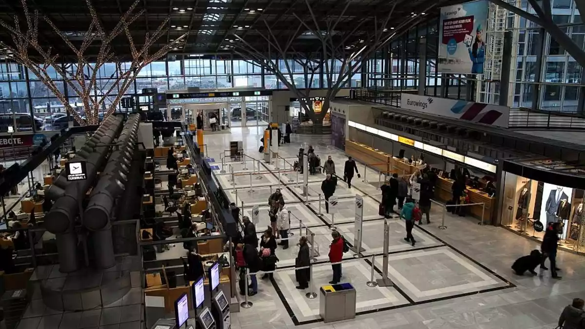 Flughafen Stuttgart wegen Polizeieinsatz vorübergehend gesperrt