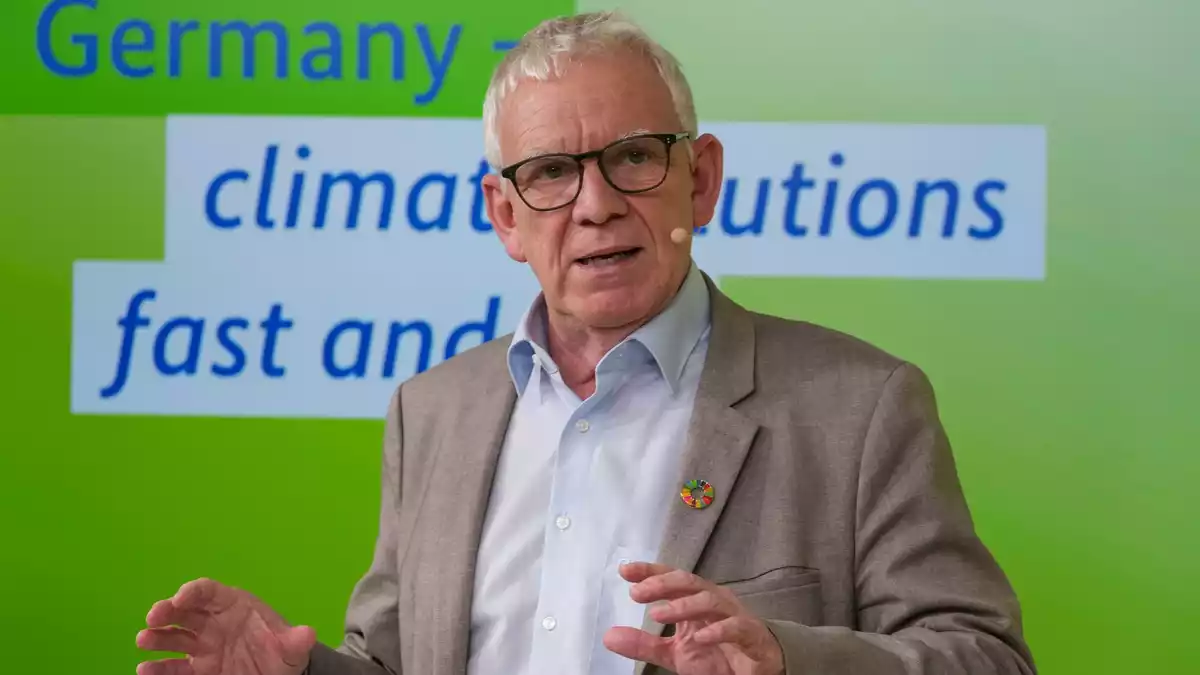 «Urgestein der deutschen Umwelt- und Klimapolitik»: Jochen Flasbarth (Archivbild)  - Bild: Sergei Grits/AP/dpa