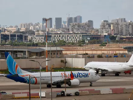 Nach dem Vorfall auf einem Flydubai-Flug nach Tel Aviv berichten US-Medien, dass der mutmaßliche Angreifer das Flugzeug in den israelischen Flughafen Ben Gurion lenken wollte. (Archivbild) - Foto: Jamal Awad/dpa