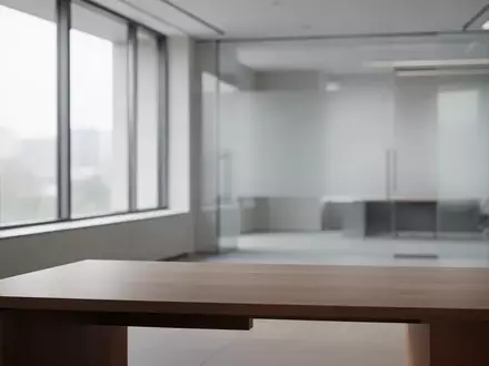 Ein minimalistischer, leerer Arbeitsbereich in einem modernen Raum mit neutralen Farben und natürlichem Licht. - Foto: über boerse-global.de