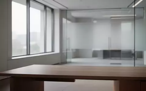 Ein minimalistischer, leerer Arbeitsbereich in einem modernen Raum mit neutralen Farben und natürlichem Licht. - Foto: über boerse-global.de