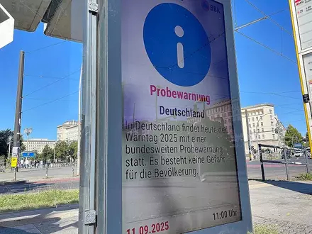 Probealarm auf einer digitalen Werbetafel (Archiv) - Foto: via dts Nachrichtenagentur