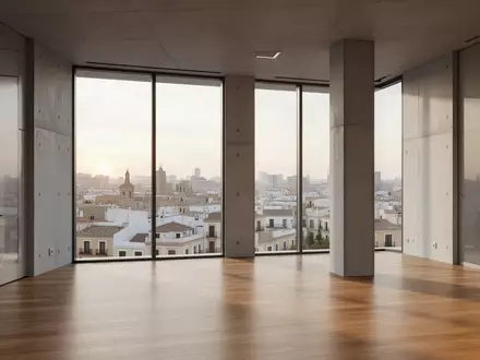 Ein minimalistisch gestalteter, leerer Büroraum mit großen Fenstern und Blick auf eine Stadt bei Tagesanbruch. - Foto: über boerse-global.de