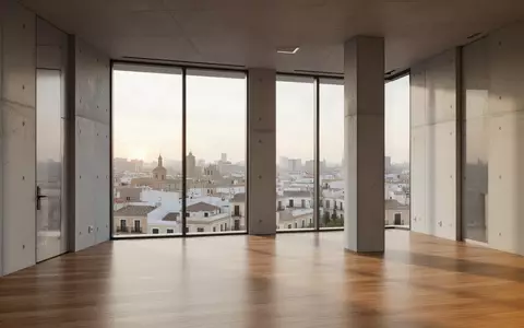 Ein minimalistisch gestalteter, leerer Büroraum mit großen Fenstern und Blick auf eine Stadt bei Tagesanbruch. - Foto: über boerse-global.de