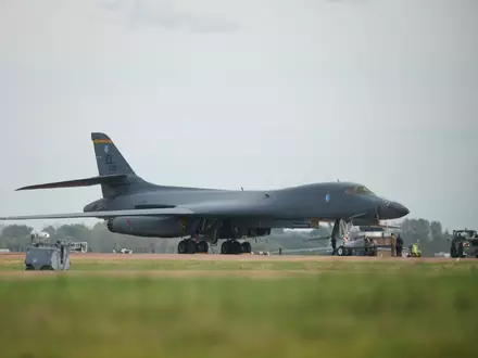Nach dem Abzug der US-Bomber steht die Frage im Fokus, was dazu geführt hat. (Archivfoto) - Foto: Alastair Grant/AP/dpa