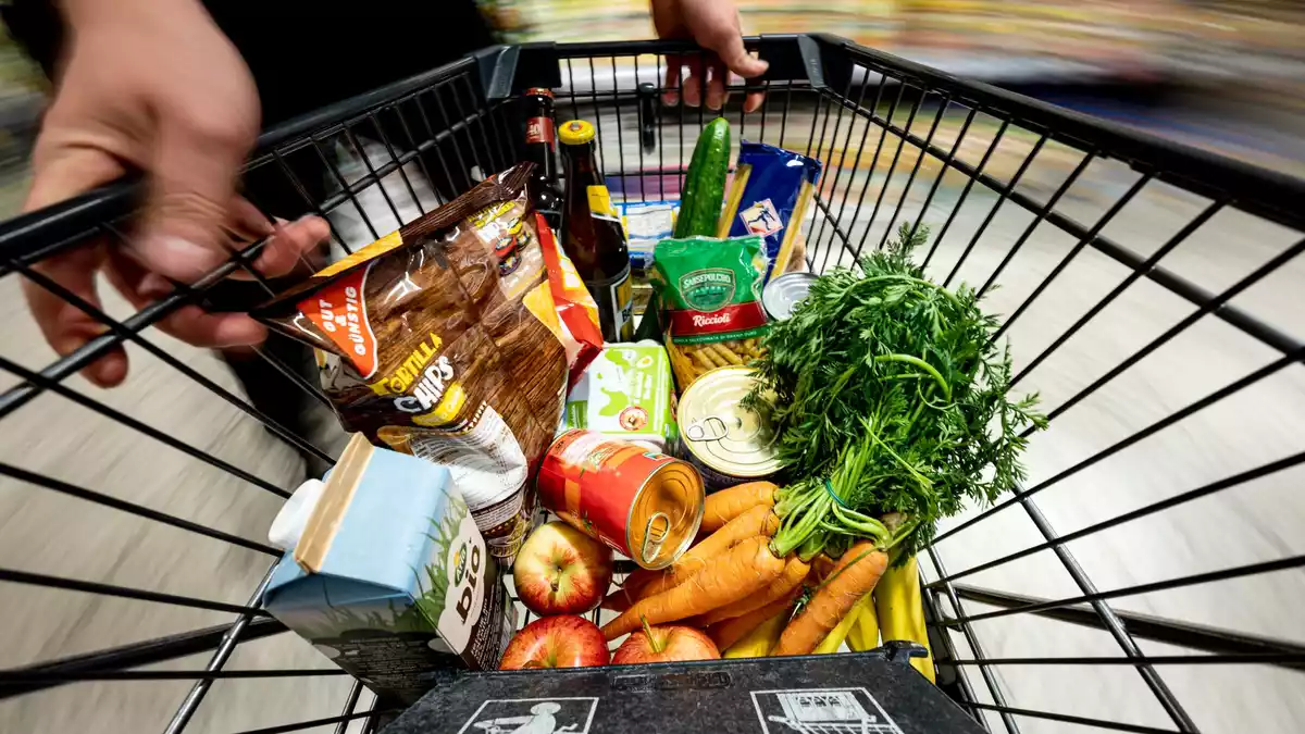 GLP-1-Medikamente helfen beim Abnehmen, indem sie den Appetit zügeln und das Sättigungsgefühl steigern. Wird nun weniger eingekauft? (Symbolbild) - Bild: Fabian Sommer/dpa
