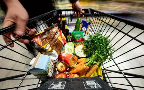 GLP-1-Medikamente helfen beim Abnehmen, indem sie den Appetit zügeln und das Sättigungsgefühl steigern. Wird nun weniger eingekauft? (Symbolbild) - Foto: Fabian Sommer/dpa