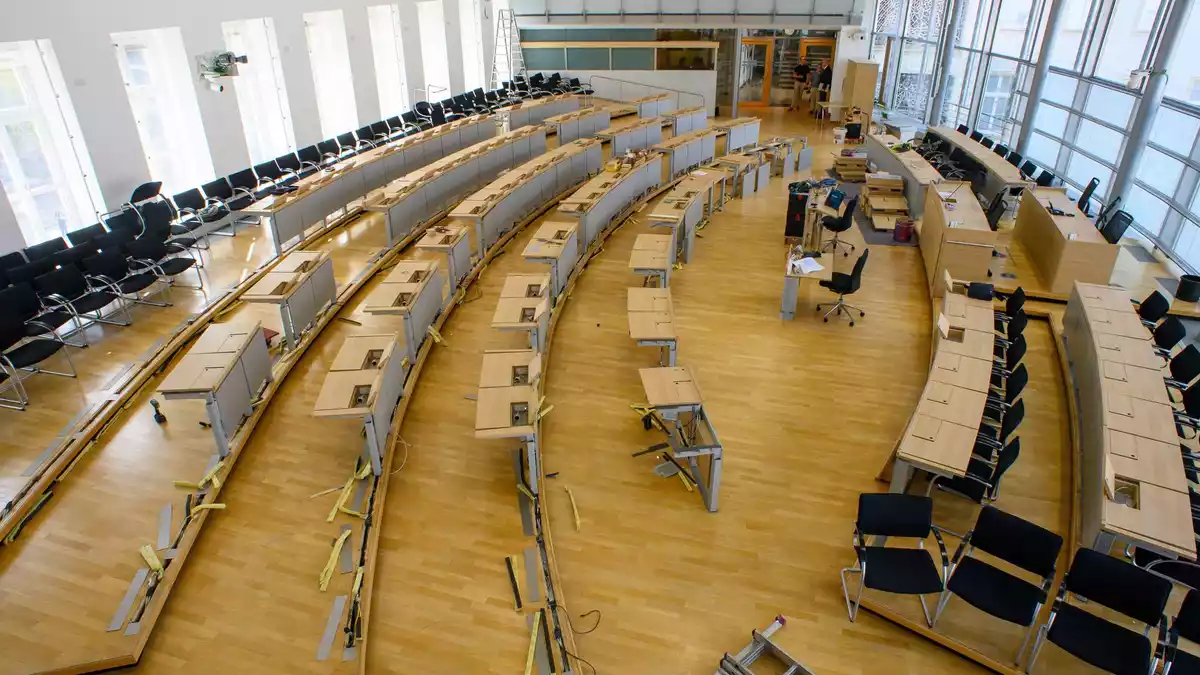 Hier wurde bis zuletzt gewerkelt, heute treffen sich alle Abgeordneten im Plenarsaal. (Archivbild) - Bild: Klaus-Dietmar Gabbert/dpa