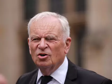 Der britische Autor Jeffrey Archer ist mit 86 Jahren gestorben. - Foto: Joe Giddens/PA Wire/dpa