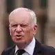 Der britische Autor Jeffrey Archer ist mit 86 Jahren gestorben. - Bild: Joe Giddens/PA Wire/dpa