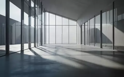 Minimalistische Architektur mit scharfen Schatten auf einem Betonboden, die eine Atmosphäre der Überwachung vermittelt. - Foto: über boerse-global.de