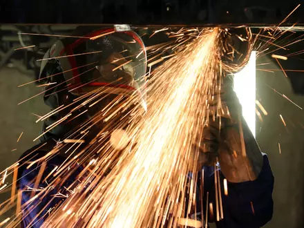 Die deutschen Industriebetriebe verzeichnen einen überraschend deutlichen Auftragseingang. (Symbolbild) - Foto: Jan Woitas/dpa-Zentralbild/dpa