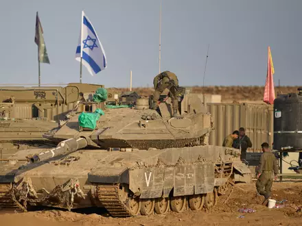 Israel hat die Alarmbereitschaft seiner Truppen im Gazastreifen vor dem Jahrestag des Massakers am 7. Oktober 2023 erhöht. (Symbolbild) - Foto: Ohad Zwigenberg/AP/dpa