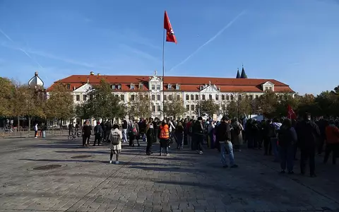 Anti-AfD-Protest vor dem Landtag von Sachsen-Anhalt am 06.10.2026 - Foto: via dts Nachrichtenagentur