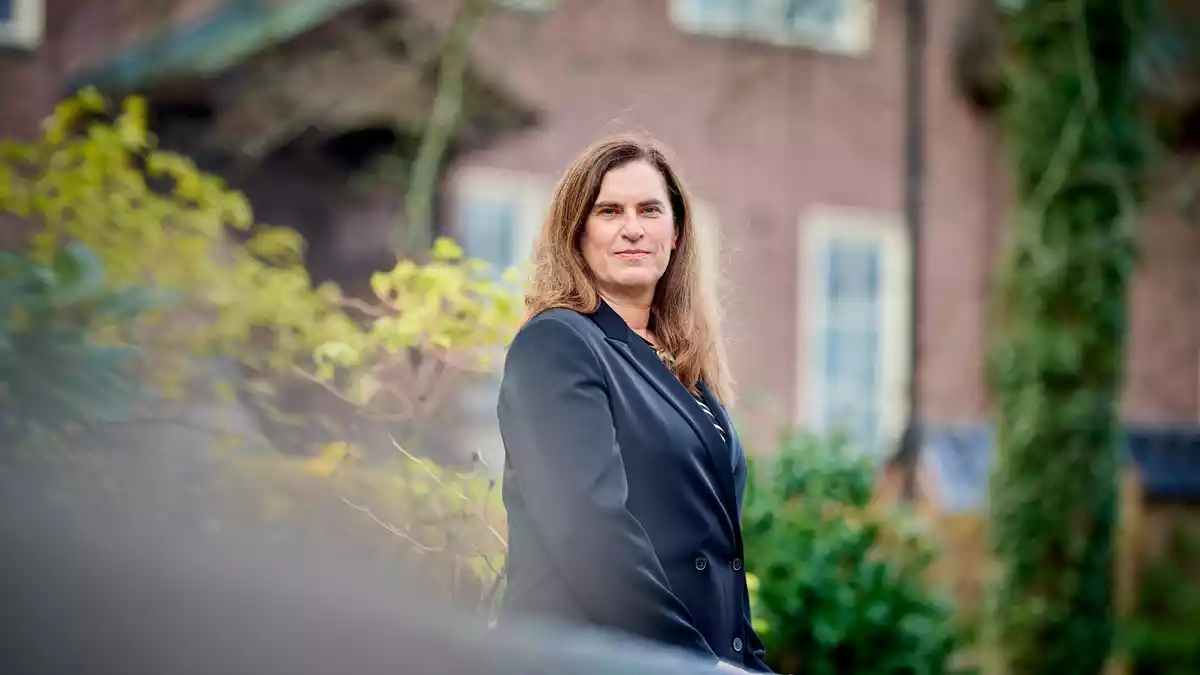 Ellen Moons ist die erste Generalsekretärin in der Geschichte der Königlich-Schwedischen Akademie der Wissenschaften. - Bild: Patrik Lundin/KVA/dpa