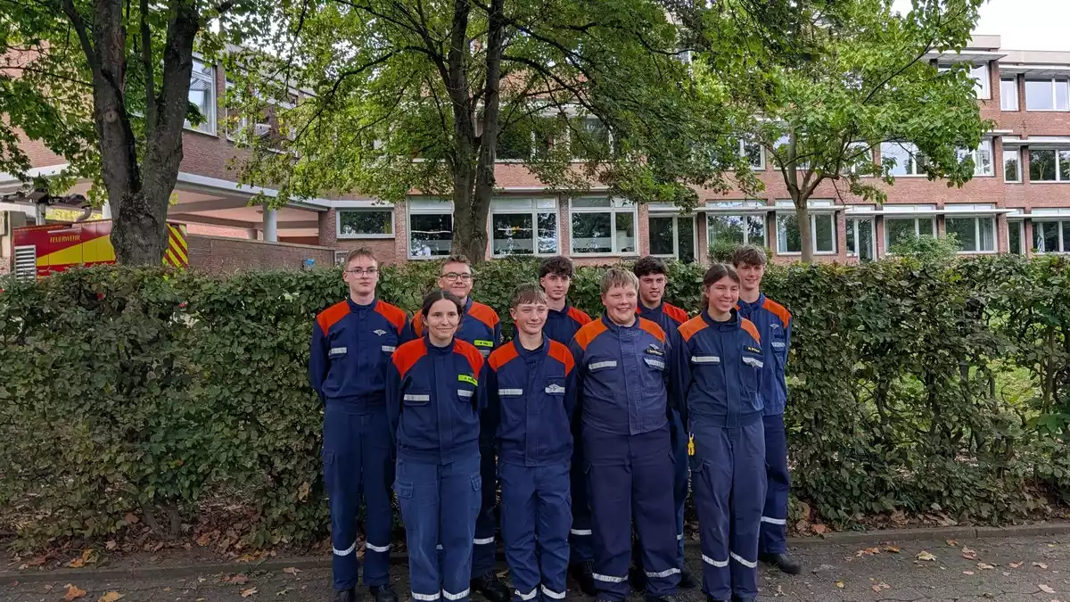 FW Beverungen: Leistungsspange erfolgreich abgelegt / Jugendfeuerwehren der Stadt Beverungen stellen gemischte Gruppe bei der Abnahme in Bad Oeynhausen - Bild: presseportal.de