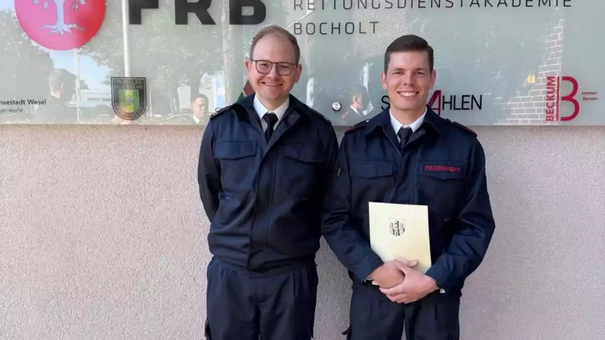FW Dinslaken: Fünf neue Brandmeister unterstützen die Feuerwehr Dinslaken - Bild: presseportal.de