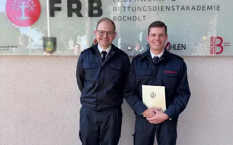 FW Dinslaken: Fünf neue Brandmeister unterstützen die Feuerwehr Dinslaken - Foto: presseportal.de