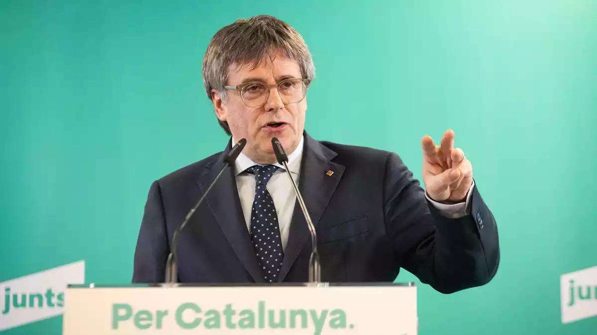 Spaniens Verfassungsgericht hat den Weg für die Rückkehr des katalanischen Separatistenpolitikers Carles Puigdemont freigemacht. Er lebt seit 2017 im Exil. (Archivbild) - Bild: Glòria Sánchez/EUROPA PRESS/dpa