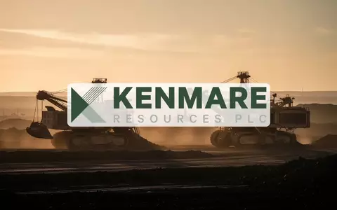 Industrielle Bergbaulandschaft bei Sonnenuntergang als Symbol für strategische Investitionen und Unternehmenskonsolidierung - Foto: über boerse-global.de