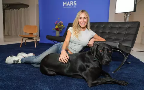 Gemeinsam gegen Vorurteile: Alena Gerber und Mars machen Mut zur Tieradoption - Foto: presseportal.de