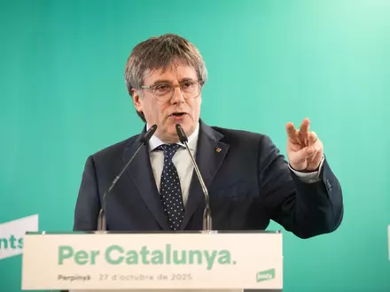 Der Haftbefehl gegen den katalanischen Separatistenführer Carles Puigdemont ist aufgehoben worden. Der 63-Jährige kann damit nach fast neun Jahren im Exil in die Heimat zurückkehren. (Archivbild) - Foto: Glòria Sánchez/EUROPA PRESS/dpa