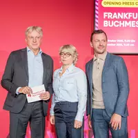Für Juegen Boos ist es die letzte Messe als Buchmessen-Direktor, für Sebastian Guggolz die erste als Börsenvereins-Vorsteher. - Foto: Andreas Arnold/dpa