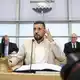 Der neugewählte Landtagspräsident Tobias Rausch (AfD) nimmt nach seiner Wahl vorn im Saal Platz. - Bild: Jan Woitas/dpa pool/dpa