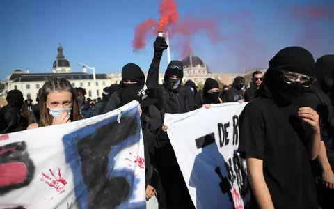 In vielen französischen Großstädten formierten sich Protestzüge. - Foto: Olivier Chassignole/AFP/dpa