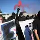 In vielen französischen Großstädten formierten sich Protestzüge. - Bild: Olivier Chassignole/AFP/dpa
