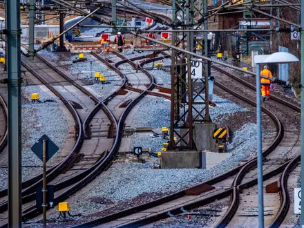 Bei der Bahn gibt es auch in den nächsten Jahren viele Baustellen. - Foto: Jens Büttner/dpa