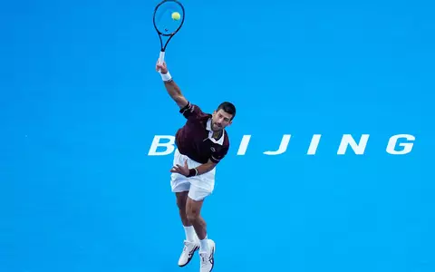 Novak Djokovic gewinnt das Finale in Peking. - Foto: Andy Wong/AP/dpa