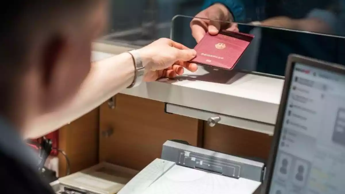 BPOLI EF: Wenn es kurz vor Abflug brenzlig wird - Bild: presseportal.de