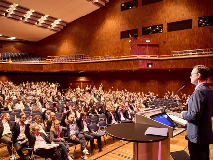 Gelenkchirurgie im Fokus: 1.175 Fachteilnehmende beim AGA-Kongress im Congress Innsbruck - Foto: presseportal.de