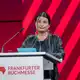 Die tschechische Schriftstellerin Radka Denemarkova wird bejubelt. - Bild: Andreas Arnold/dpa