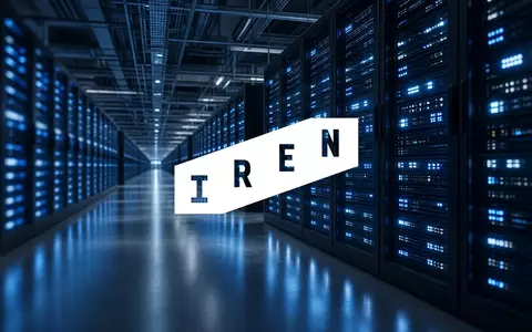 Modernes Rechenzentrum mit leuchtenden Server-Racks als Symbol für digitale Infrastruktur und institutionelles Kapital. - Foto: über boerse-global.de