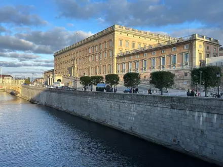 Am Königsschloss in Stockholm war die Polizei im Einsatz. (Archivbild) - Foto: Steffen Trumpf/dpa