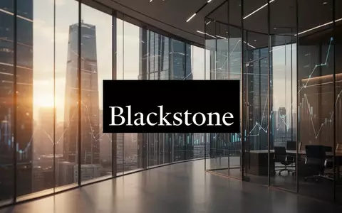 Moderne Büroarchitektur bei goldenem Licht, symbolisch für großangelegte Investitionen und Finanzmarktaktivitäten. - Foto: über boerse-global.de
