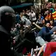 Rund um das illegale Unabhängigkeitsreferendum in Katalonien 2017 kam es zu heftigen Zusammenstößen zwischen der Polizei und Demonstranten. (Archivbild) - Bild: picture alliance / Manu Fernandez/AP/dpa