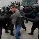 Am Tag des illegalen Unabhängigkeitsreferendums in Katalonien 2017 ging die spanische Polizei gewaltsam gegen Wähler vor. (Archivbild) - Bild: picture alliance / Francisco Seco/AP/dpa