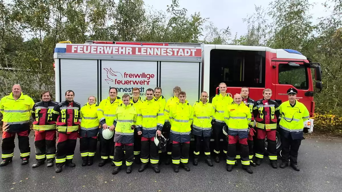 FW-OE: 15 neue Maschinisten für die Feuerwehr Lennestadt - Bild: presseportal.de