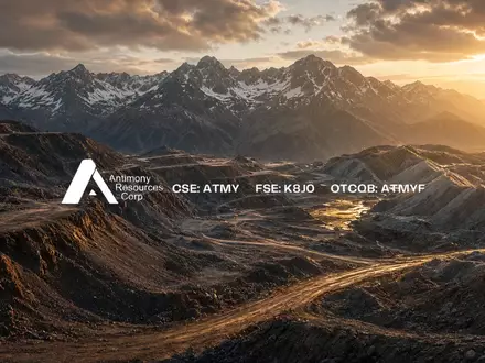Eine raue Berglandschaft in der Abendsonne, die den industriellen Bergbausektor und eine Atmosphäre des Wachstums symbolisiert. - Foto: über boerse-global.de