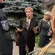 Familienministerin Karin Prien (CDU), hier am Dienstag in Kiew, pocht auf mehr gesellschaftliches Engagement - auch per Gesetz.  - Bild: Basil Wegener/dpa