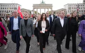 Die SPD-Bundestagsfraktion versammelte sich zum Protestmarsch in Berlin.  - Foto: Kay Nietfeld/dpa