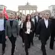 Die SPD-Bundestagsfraktion versammelte sich zum Protestmarsch in Berlin.  - Bild: Kay Nietfeld/dpa