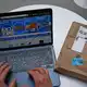 Bei keinem anderen Online-Händler bestellen Kunden so viel wie bei Amazon. - Bild: Michael Brandt/dpa