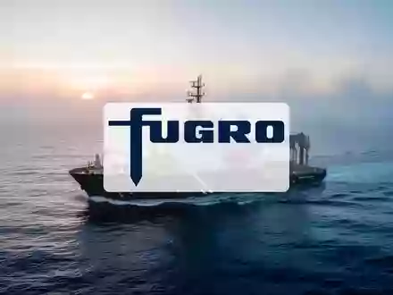 Hochtechnologisches Vermessungsschiff auf offener See bei Sonnenaufgang zur symbolischen Darstellung mariner Erkundung. - Foto: über boerse-global.de
