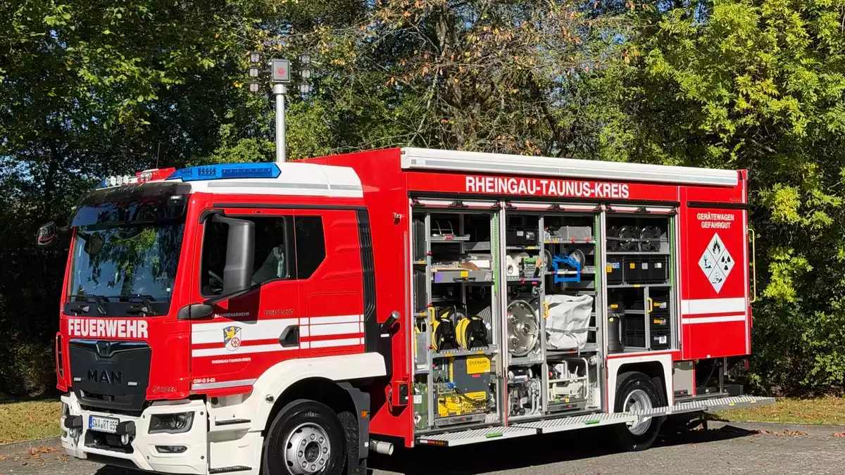 FW Rheingau-Taunus: Rheingau-Taunus-Kreis investiert rund 2,8 Millionen Euro in moderne und kreisweit einheitliche Gefahrgutausstattung - Bild: presseportal.de
