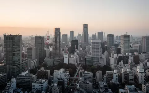 Blick auf die Skyline von Tokio bei Dämmerung über dem Geschäftsviertel Shinjuku. - Foto: über boerse-global.de